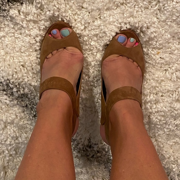 Tan Pelle Moda heels with ankle strp - Picture 4 of 11